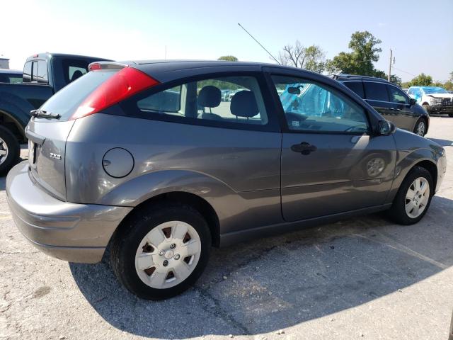 1FAFP31N06W161073 - 2006 FORD FOCUS ZX3 GRAY photo 3