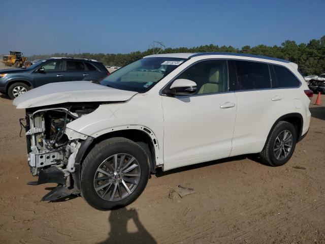 5TDKZRFH9HS213117 - 2017 TOYOTA HIGHLANDER SE WHITE photo 1