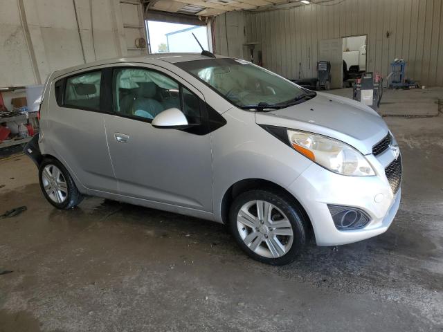 KL8CD6S98FC735616 - 2015 CHEVROLET SPARK 1LT Gümüş foto 4