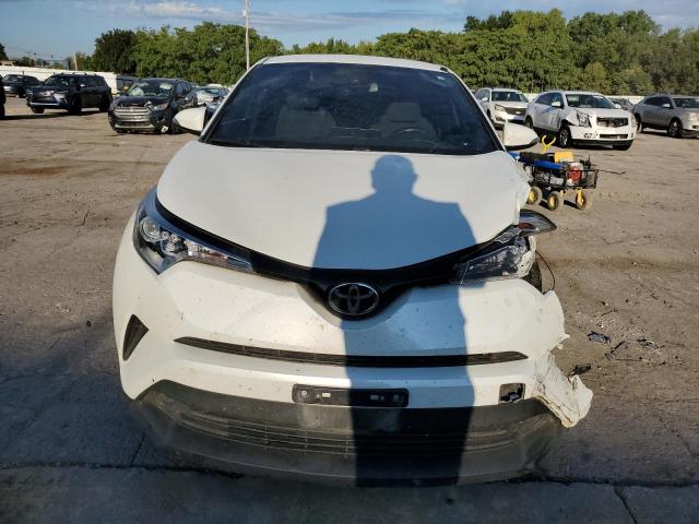 NMTKHMBXXJR015962 - 2018 TOYOTA C-HR XLE WHITE photo 5