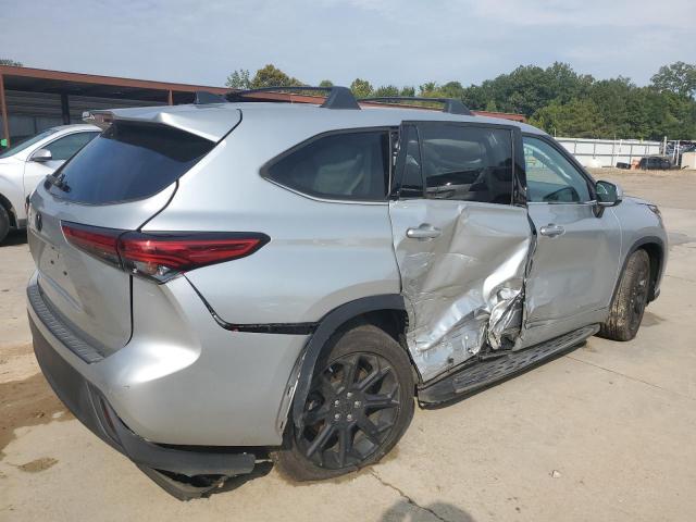 5TDCZRAH1NS546810 - 2022 TOYOTA HIGHLANDER L SILVER photo 3