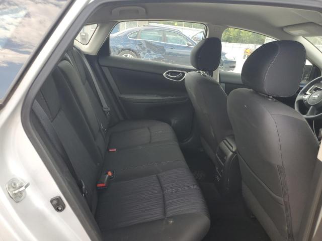 3N1AB7AP2JL638289 - 2018 NISSAN SENTRA S 银色 照片 10