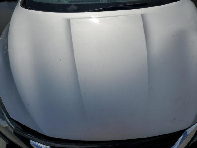 3N1AB7AP2JL638289 - 2018 NISSAN SENTRA S 银色 照片 11