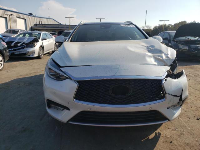 SJKCH5CP6JA049868 - 2018 INFINITI QX30 BASE WHITE photo 5