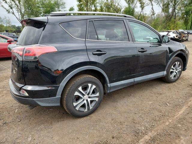 2T3BFREV5HW572267 - 2017 TOYOTA RAV4 LE Schwarz Foto 3