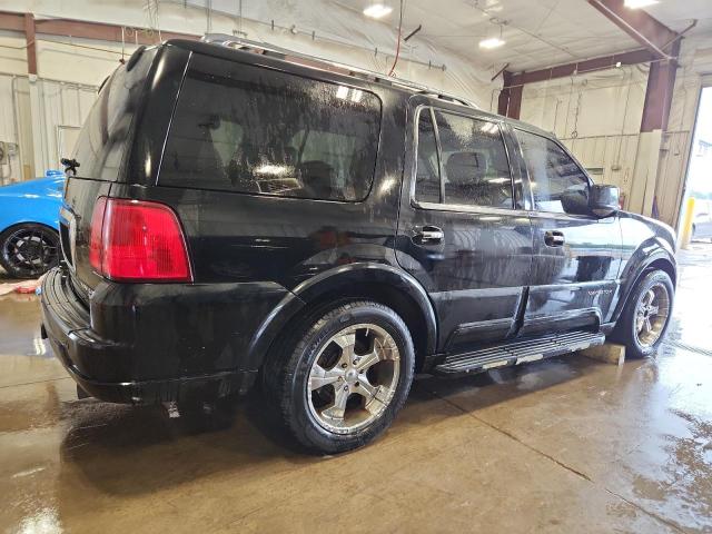5LMFU28R24LJ02927 - 2004 LINCOLN NAVIGATOR BLACK photo 3