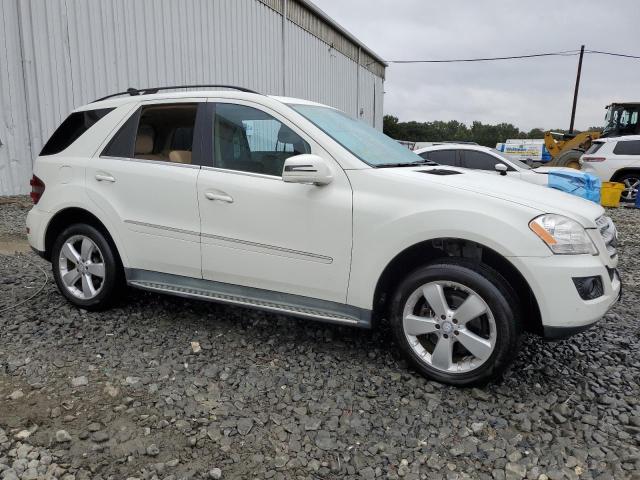 4JGBB8GB7BA715827 - 2011 MERCEDES-BENZ ML 350 4MATIC WHITE photo 4