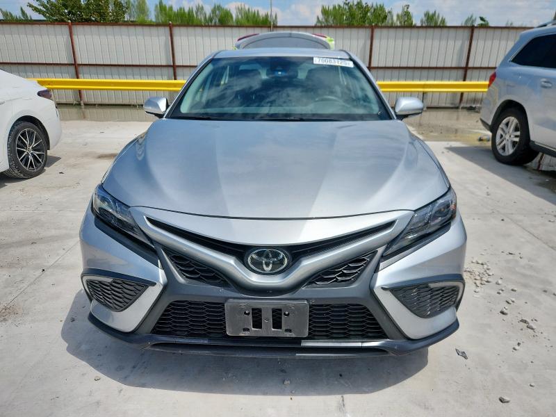 4T1T11AK4RU907108 - 2024 TOYOTA CAMRY SE NIGHT SHADE GRAY photo 5