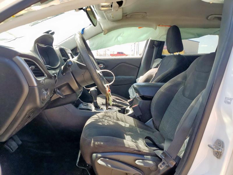 1C4PJLCB7KD247246 - 2019 JEEP CHEROKEE LATITUDE 白色 照片 7