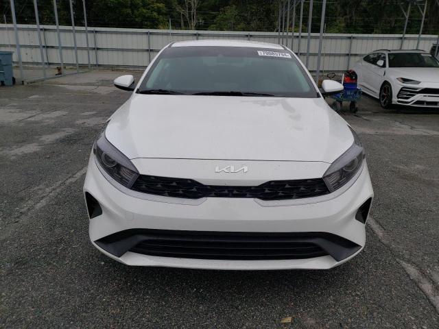 3KPF24AD5RE722839 - 2024 KIA FORTE LX WHITE photo 5