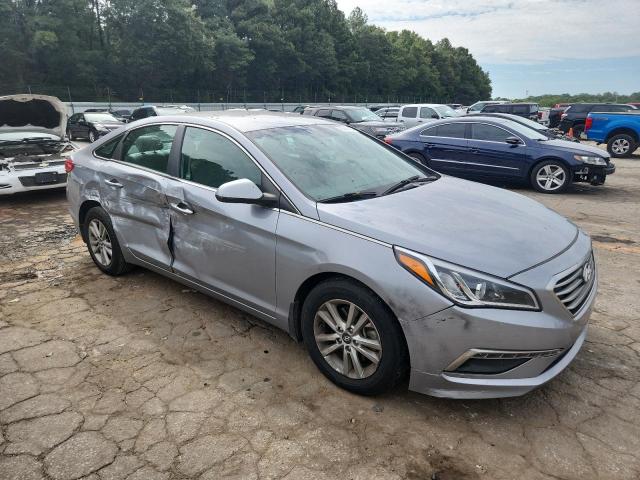 5NPE24AF6FH222810 - 2015 HYUNDAI SONATA SE 银色 照片 4