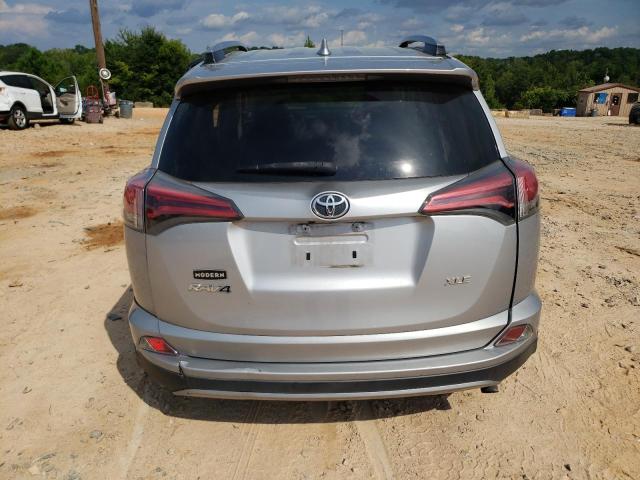 2T3WFREV7HW389180 - 2017 TOYOTA RAV4 XLE ვერცხლისფერი ფოტო 6