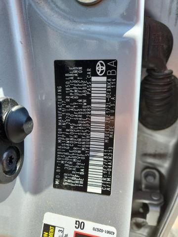 5YFBURHE7JP772889 - 2018 TOYOTA COROLLA L 银色 照片 12