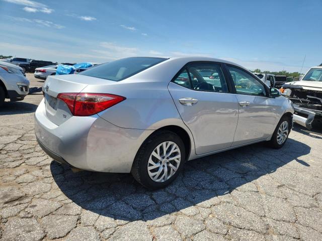 5YFBURHE7JP772889 - 2018 TOYOTA COROLLA L 银色 照片 3