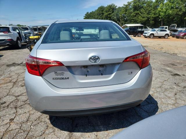 5YFBURHE7JP772889 - 2018 TOYOTA COROLLA L 银色 照片 6