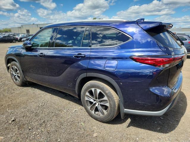 5TDGZRBH8NS208255 - 2022 TOYOTA HIGHLANDER XLE BLUE photo 2
