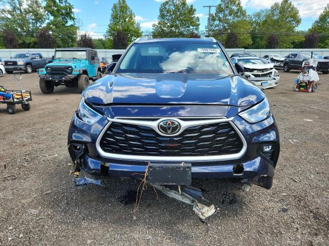 5TDGZRBH8NS208255 - 2022 TOYOTA HIGHLANDER XLE BLUE photo 5