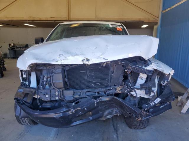 1C6RR7FG5JS308949 - 2018 RAM 1500 ST Білий фото 5