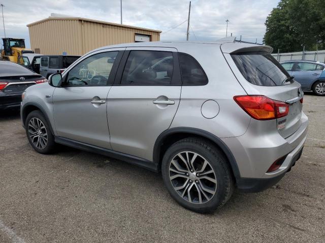 JA4AR3AW6JU001642 - 2018 MITSUBISHI OUTLANDER ES SILVER photo 2