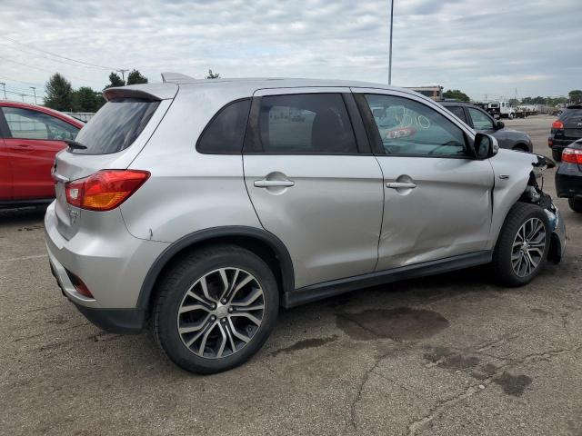 JA4AR3AW6JU001642 - 2018 MITSUBISHI OUTLANDER ES SILVER photo 3