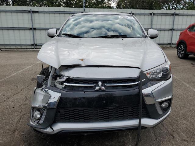 JA4AR3AW6JU001642 - 2018 MITSUBISHI OUTLANDER ES SILVER photo 5