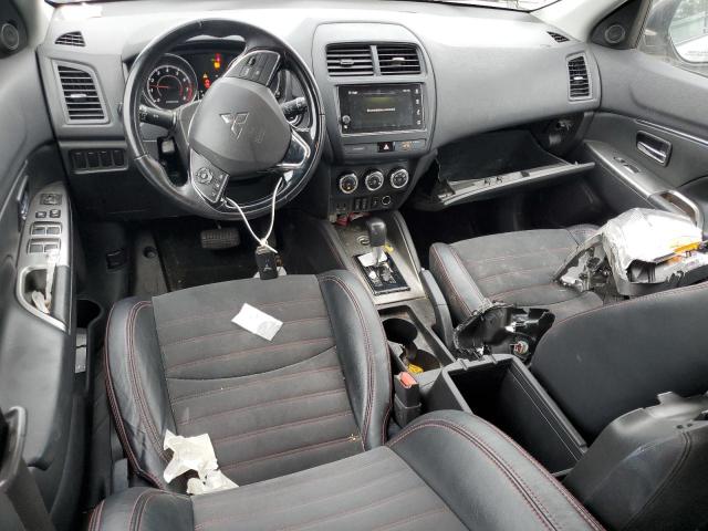 JA4AR3AW6JU001642 - 2018 MITSUBISHI OUTLANDER ES SILVER photo 8