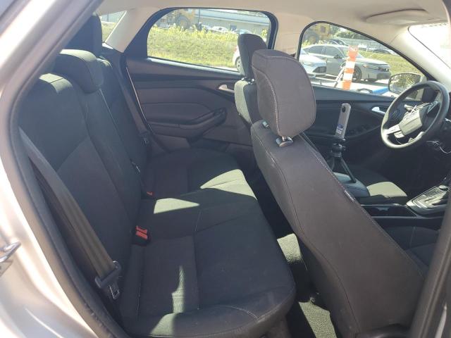 1FADP3FE1JL259815 - 2018 FORD FOCUS SE Silber Foto 10