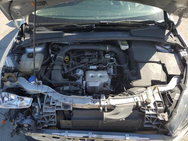 1FADP3FE1JL259815 - 2018 FORD FOCUS SE Silber Foto 11