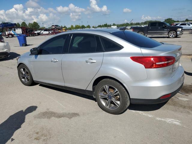 1FADP3FE1JL259815 - 2018 FORD FOCUS SE Silber Foto 2