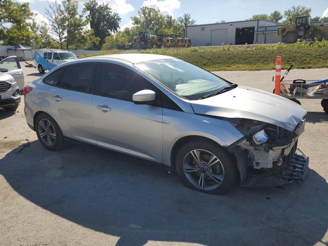 1FADP3FE1JL259815 - 2018 FORD FOCUS SE Silber Foto 4