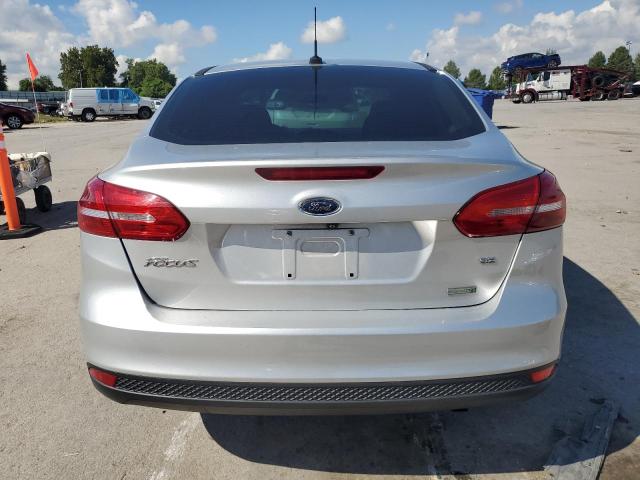 1FADP3FE1JL259815 - 2018 FORD FOCUS SE Silber Foto 6