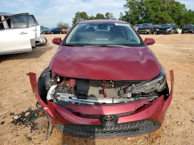 5YFEPMAE4NP390486 - 2022 TOYOTA COROLLA LE 红色 照片 5