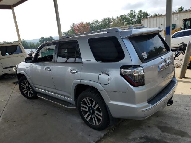 JTEBU5JR4J5571241 - 2018 TOYOTA 4RUNNER SR5/SR5 PREMIUM فضي صورة 2