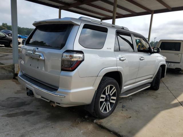 JTEBU5JR4J5571241 - 2018 TOYOTA 4RUNNER SR5/SR5 PREMIUM فضي صورة 3