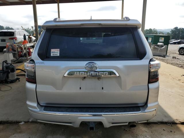 JTEBU5JR4J5571241 - 2018 TOYOTA 4RUNNER SR5/SR5 PREMIUM فضي صورة 6