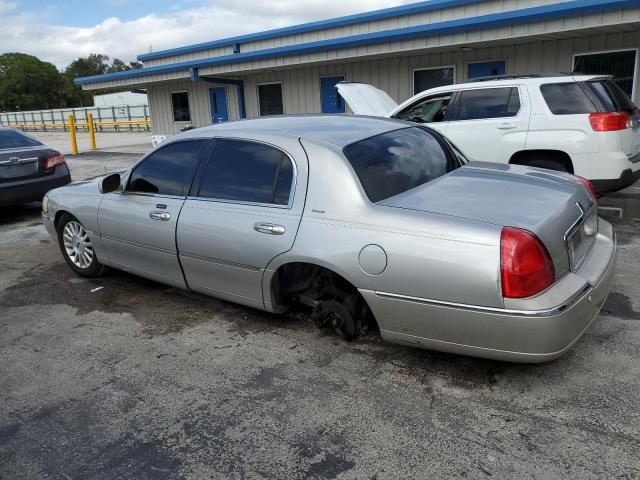 1LNHM83W44Y643783 - 2004 LINCOLN TOWN CAR ULTIMATE SILVER photo 2