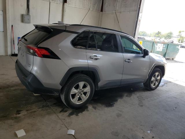 2T3P1RFV7MW186284 - 2021 TOYOTA RAV4 XLE GRAY photo 3