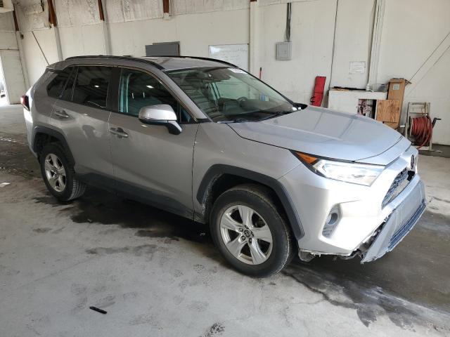 2T3P1RFV7MW186284 - 2021 TOYOTA RAV4 XLE GRAY photo 4
