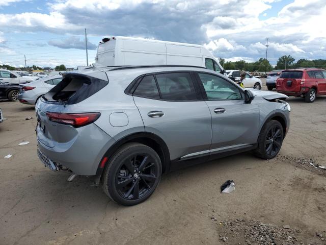 LRBFZPR49PD076087 - 2023 BUICK ENVISION ESSENCE Silber Foto 3