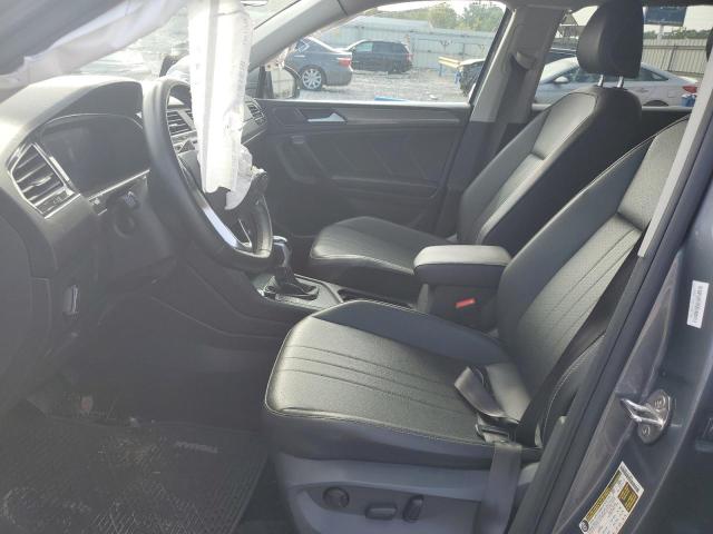 3VV3B7AX0NM168335 - 2022 VOLKSWAGEN TIGUAN SE Grau Foto 7