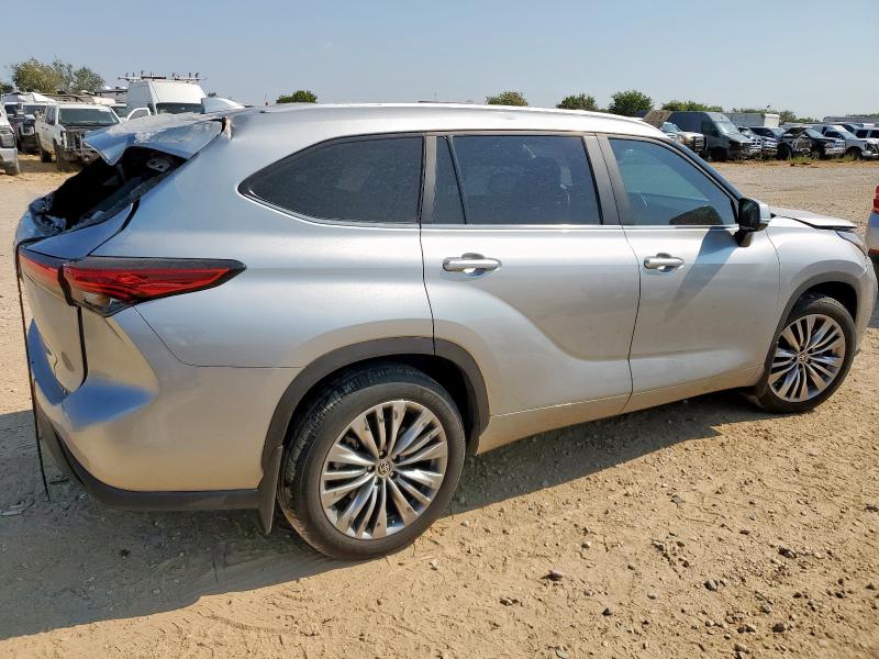 5TDKDRAH1PS032646 - 2023 TOYOTA HIGHLANDER L SILVER photo 3