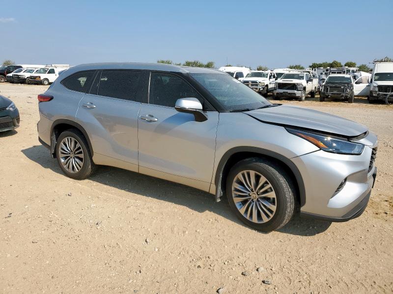 5TDKDRAH1PS032646 - 2023 TOYOTA HIGHLANDER L SILVER photo 4