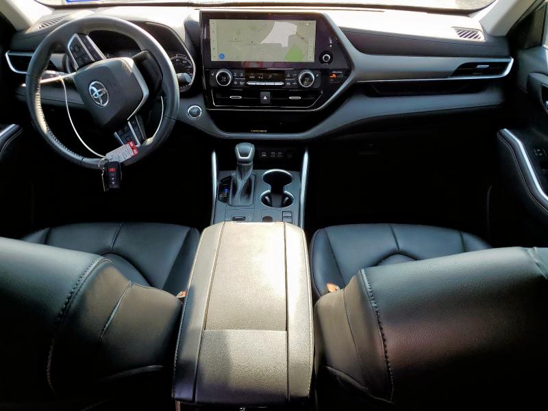 5TDKDRAH1PS032646 - 2023 TOYOTA HIGHLANDER L SILVER photo 8