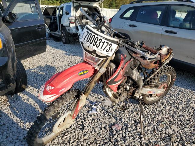 JH2ME11046M202078 - 2006 HONDA CRF250 X RED photo 2