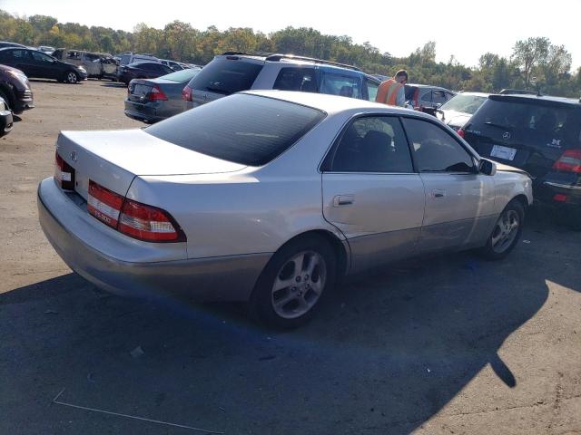 JT8BF28G310314357 - 2001 LEXUS ES 300 SILVER photo 3