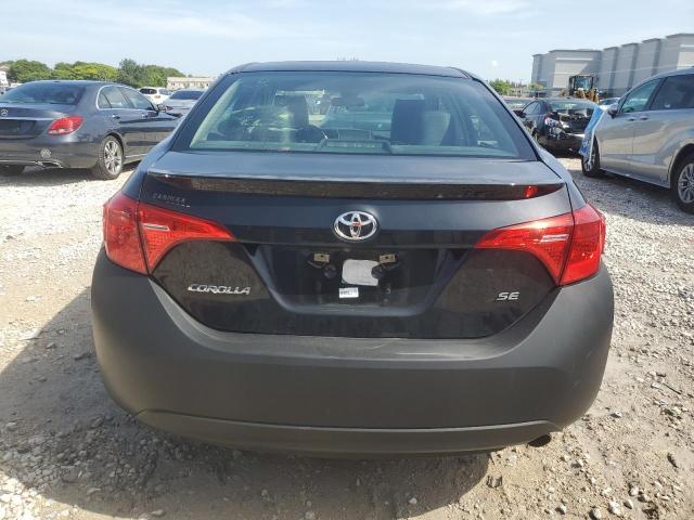 5YFBURHEXJP791033 - 2018 TOYOTA COROLLA L 黑色 照片 6
