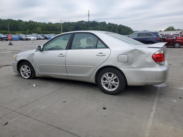4T1BE32K95U567703 - 2005 TOYOTA CAMRY LE SILVER photo 2