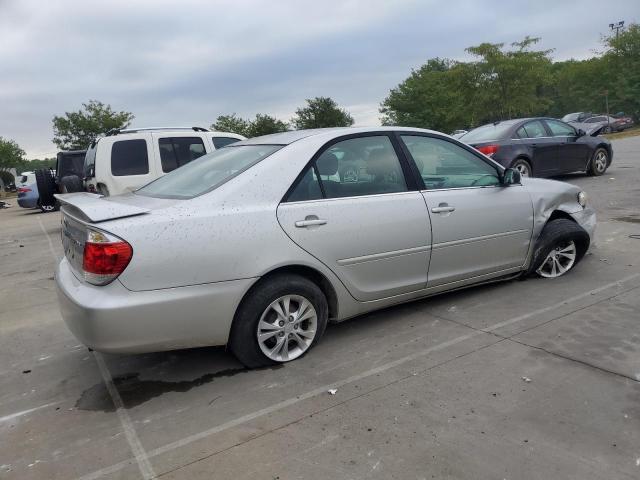 4T1BE32K95U567703 - 2005 TOYOTA CAMRY LE SILVER photo 3