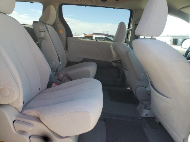 5TDKK3DC4CS208294 - 2012 TOYOTA SIENNA LE SILVER photo 11