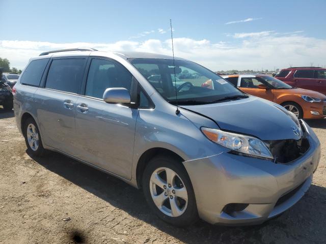 5TDKK3DC4CS208294 - 2012 TOYOTA SIENNA LE SILVER photo 4